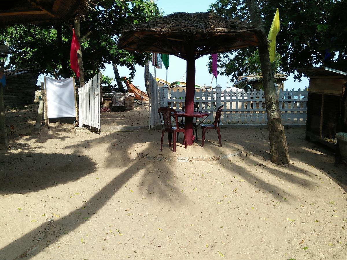 Parei Beach Inn Tangalle Extérieur photo